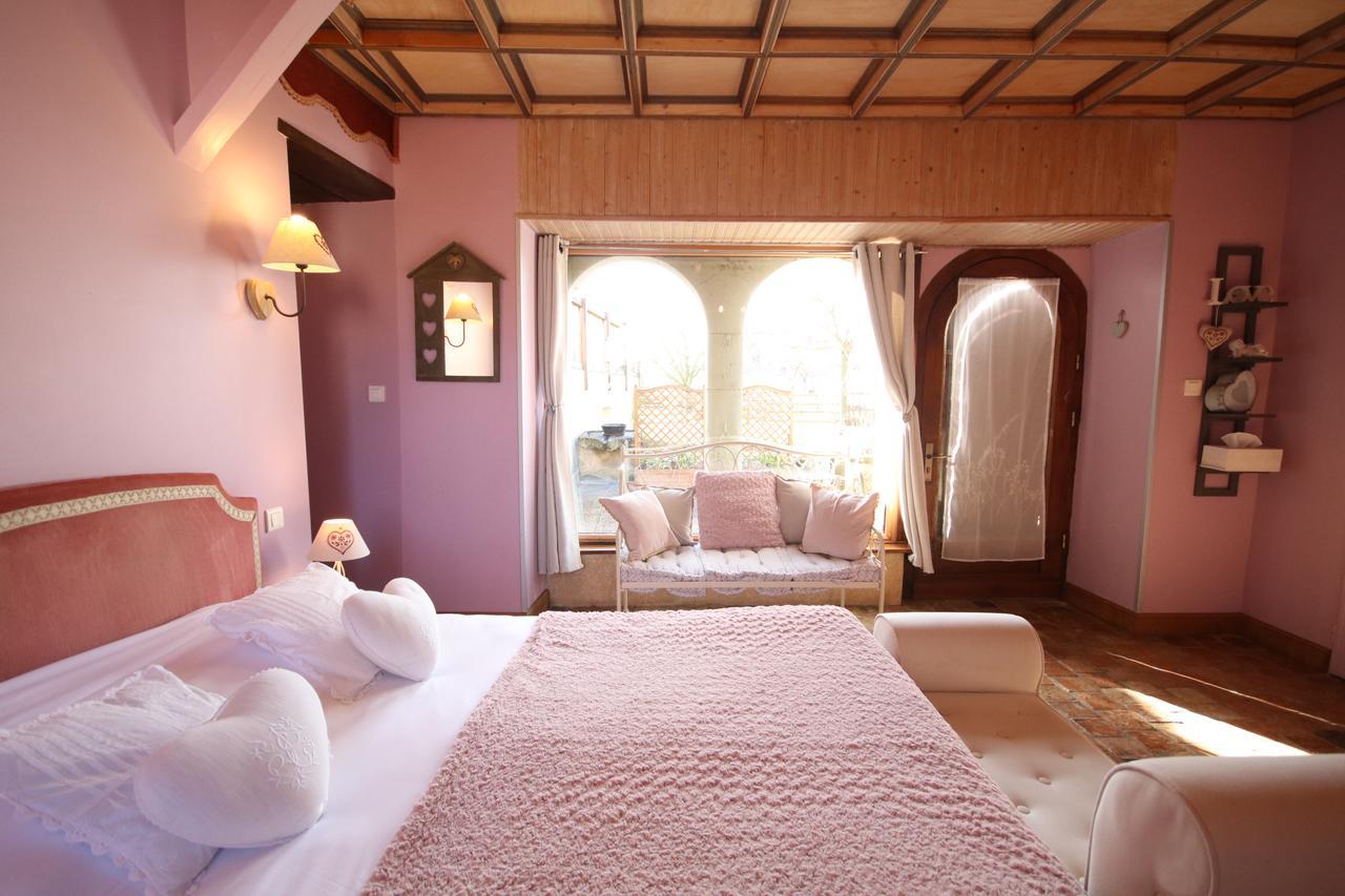 Chambres D'Hotes Les Delices De La Roche Louresse-Rochemenier Bagian luar foto